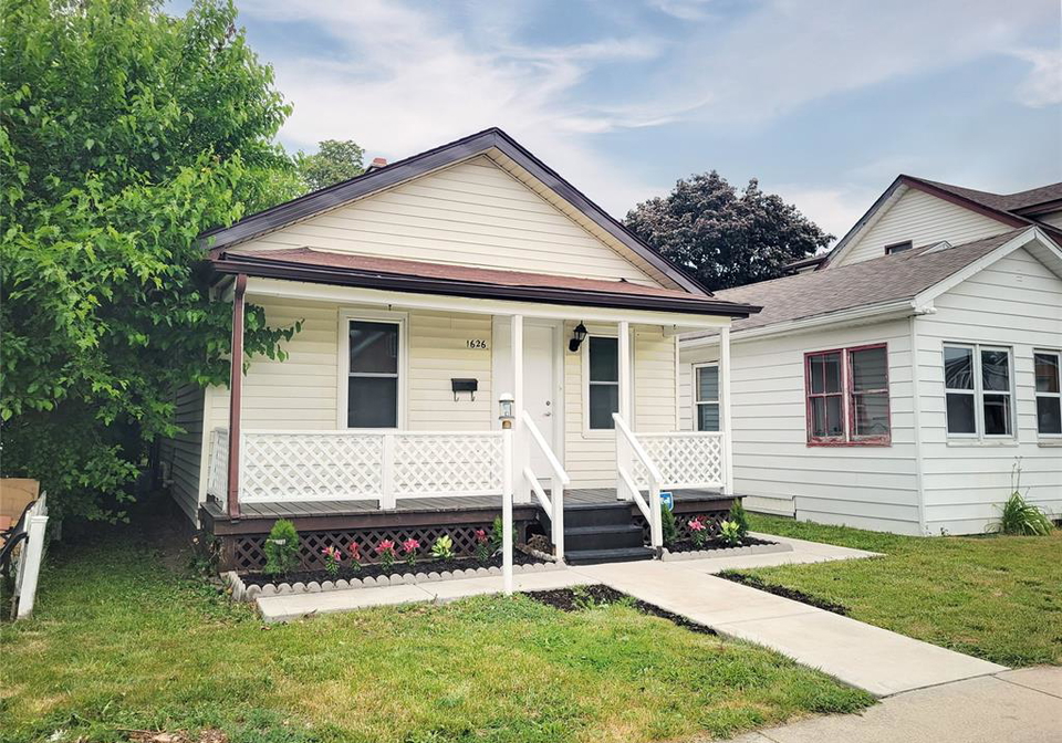 1626-albert-windsor-ontario-26017775