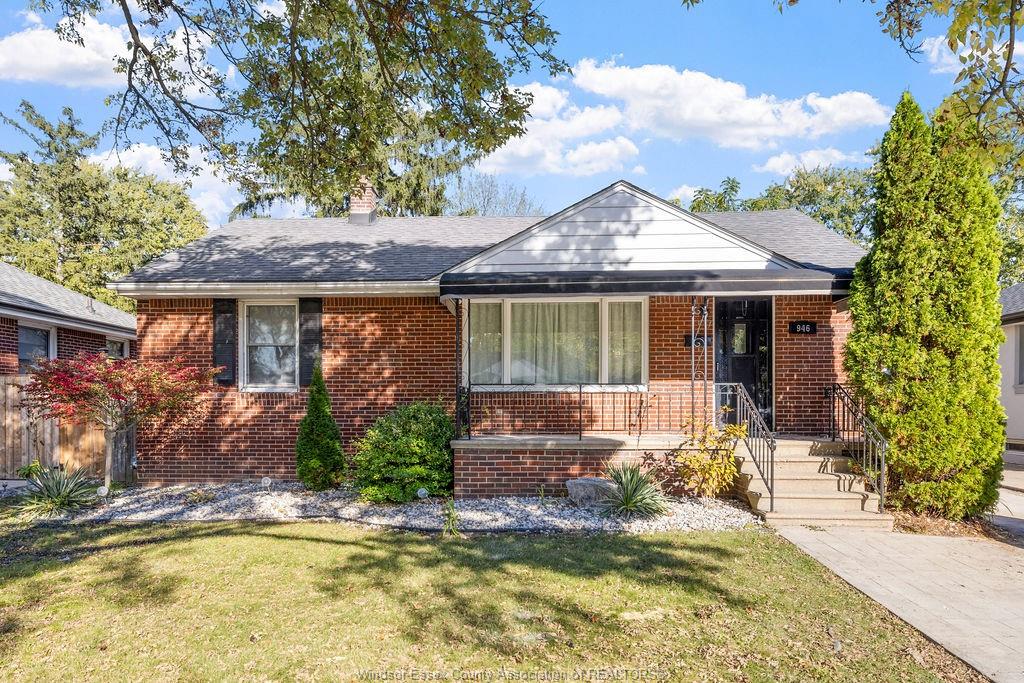 946-belleperche-windsor-ontario-26017793
