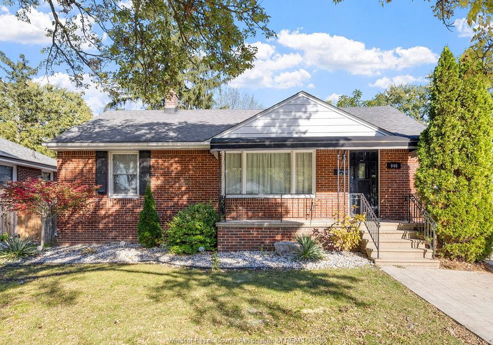 946-belleperche-windsor-ontario-26017793
