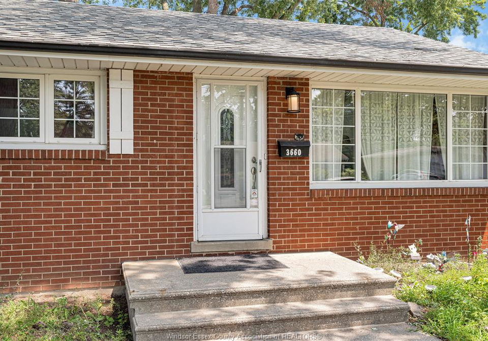 3660-roxborough-windsor-ontario-26017796