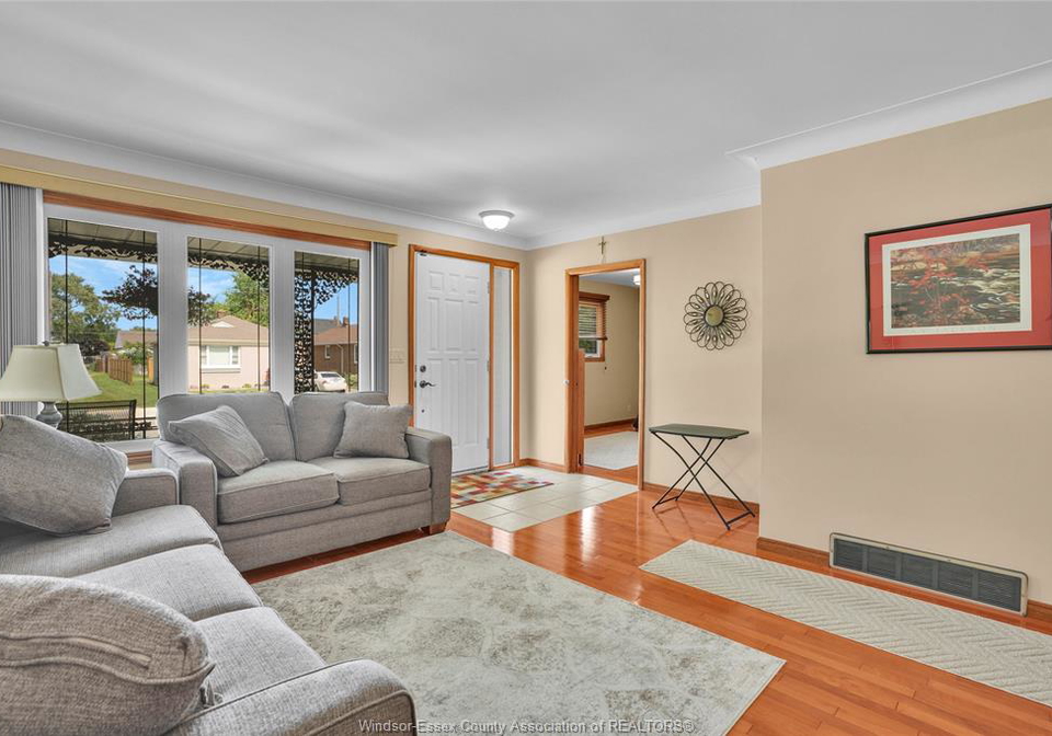 2171-woodlawn-avenue-windsor-ontario-26017801