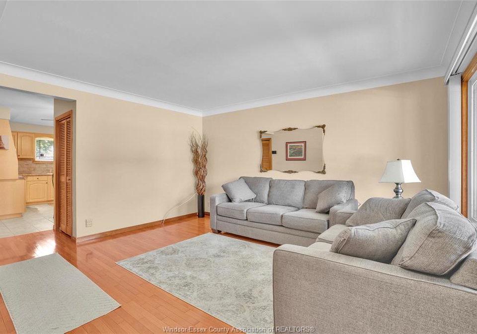 2171-woodlawn-avenue-windsor-ontario-26017801