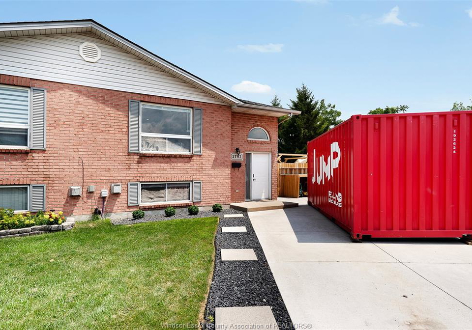 2782-allyson-windsor-ontario-26017802