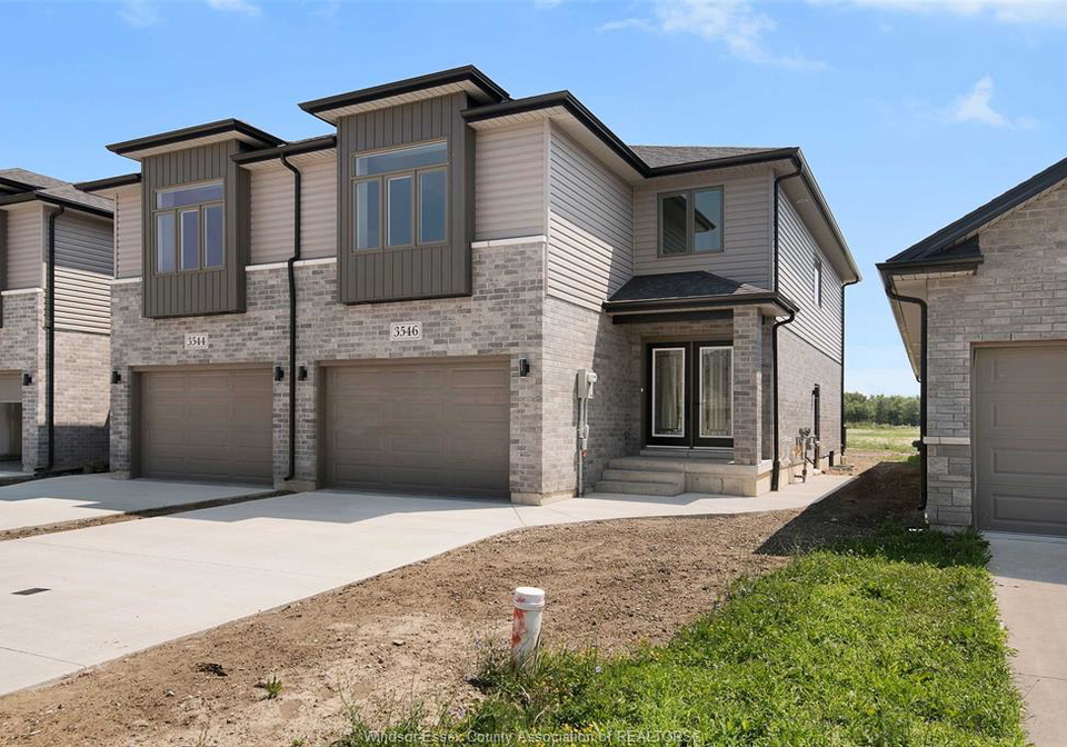 3546-hallee-windsor-ontario-26017824