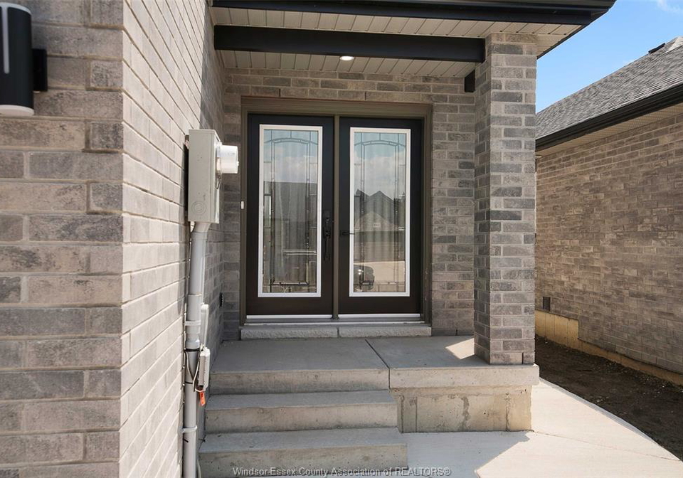 3546-hallee-windsor-ontario-26017824