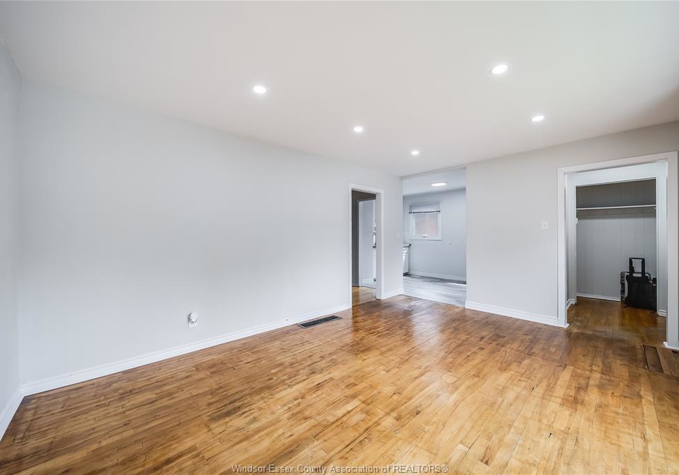 1944-george-avenue-windsor-ontario-26017830
