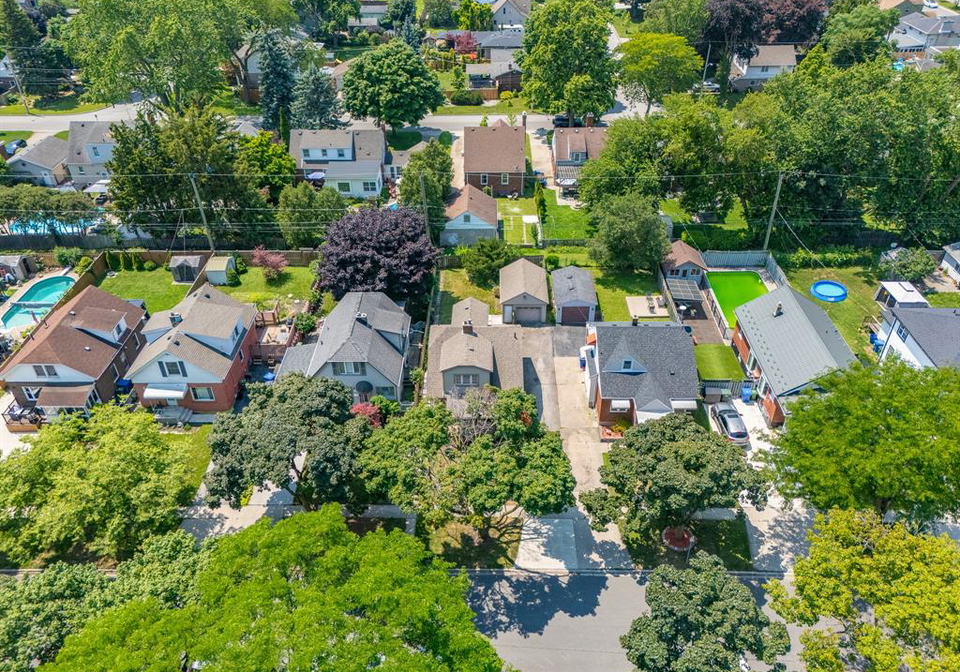 2443-turner-road-windsor-ontario-26017834