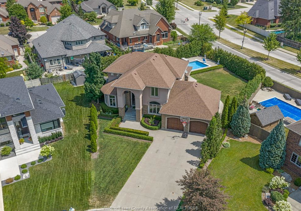 1060-woodland-crescent-lakeshore-ontario-26017838