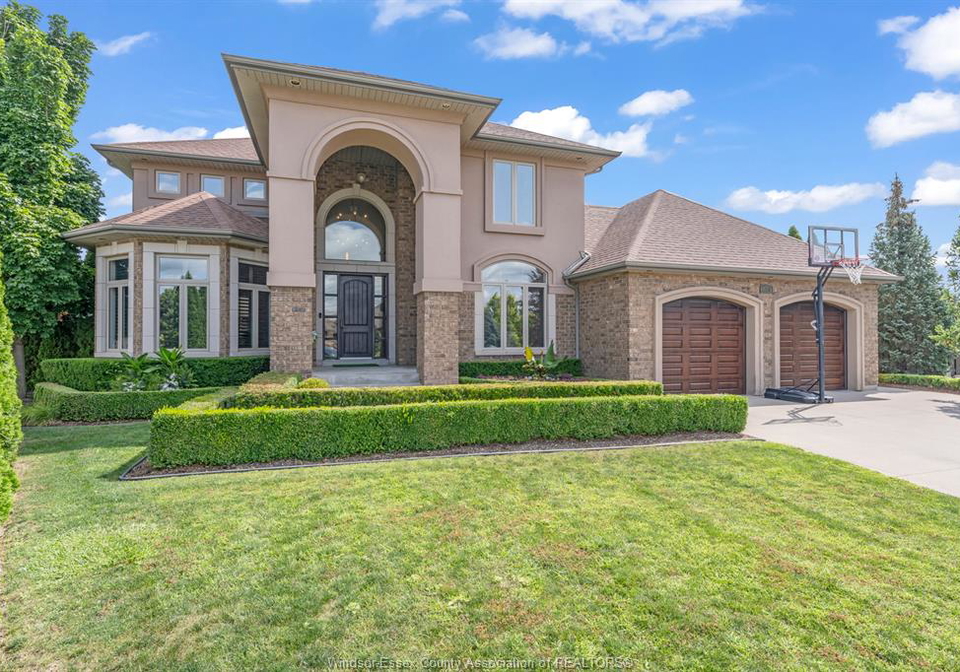1060-woodland-crescent-lakeshore-ontario-26017838