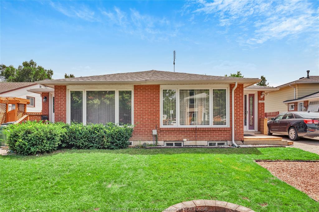 9703-melville-windsor-ontario-26017845