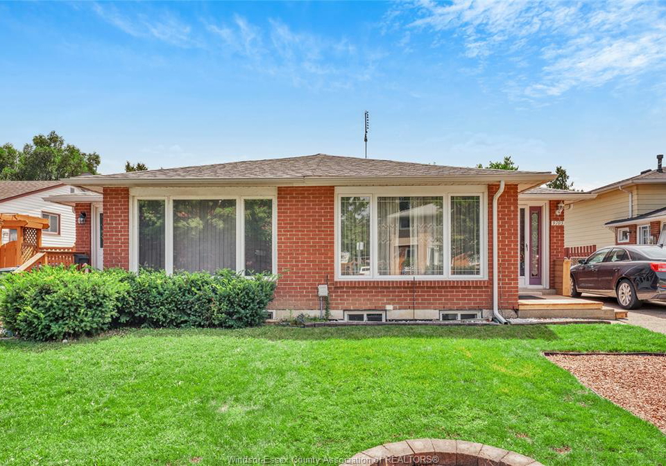 9703-melville-windsor-ontario-26017845