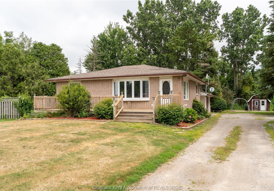 12129-baseline-road-thamesville-ontario-26017885