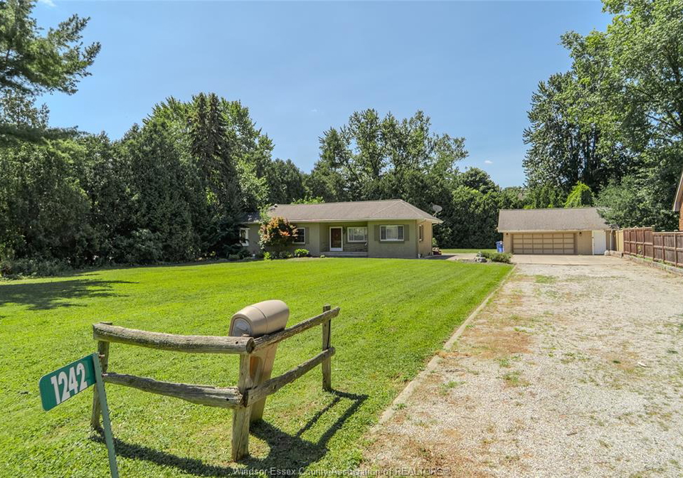 1242-reaume-road-lasalle-ontario-26017915