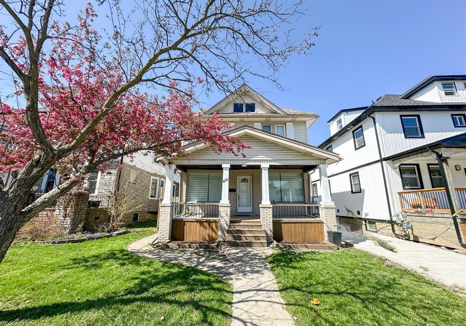 421-hall-windsor-ontario-26017917