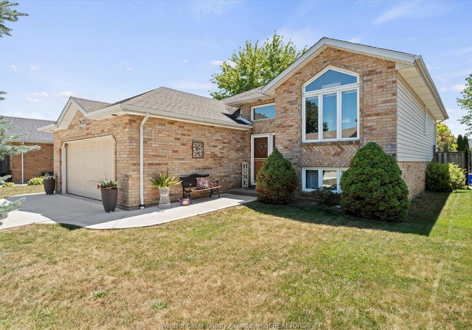 125-mousseau-belle-river-ontario-26017930