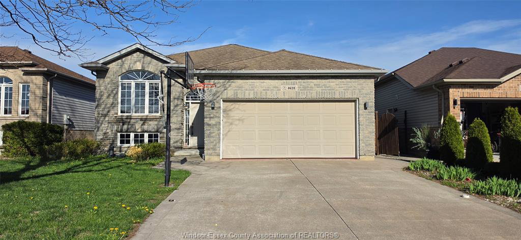 4628-fontana-windsor-ontario-26017969