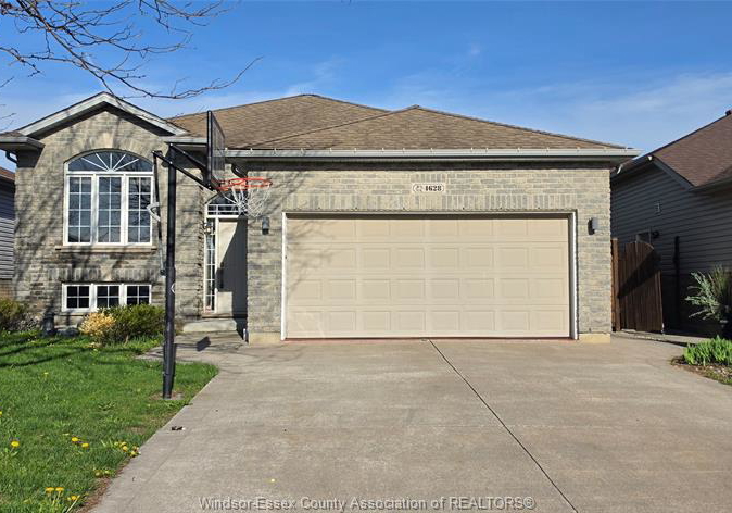 4628-fontana-windsor-ontario-26017969