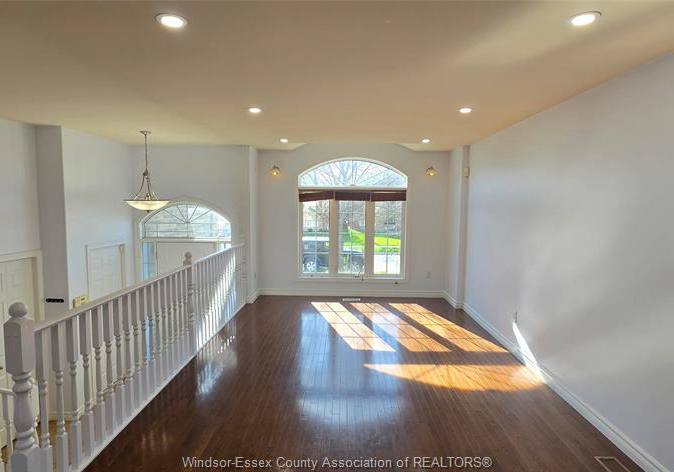 4628-fontana-windsor-ontario-26017969