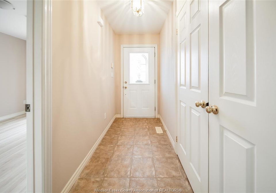 1556-heatherglen-drive-tecumseh-ontario-26017981