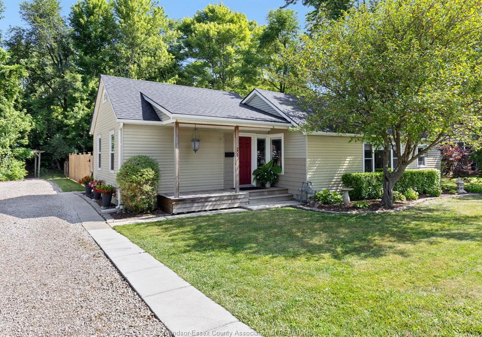209-maidstone-avenue-east-essex-ontario-26017983