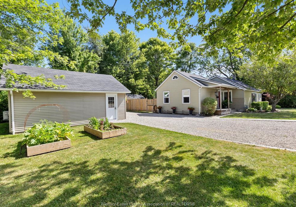 209-maidstone-avenue-east-essex-ontario-26017983