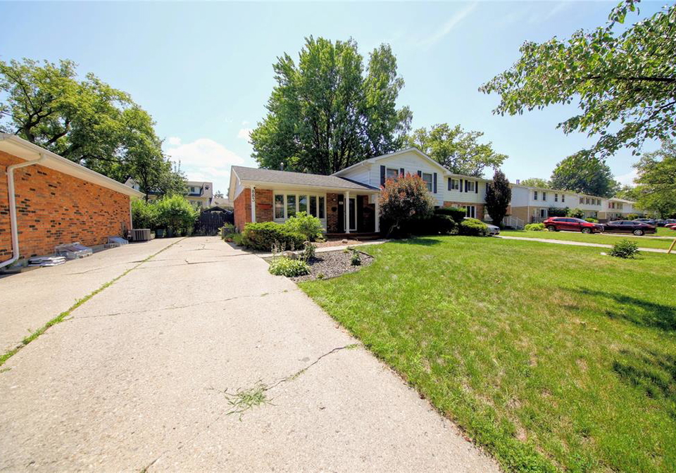 883-assiniboine-crescent-sarnia-ontario-26017992