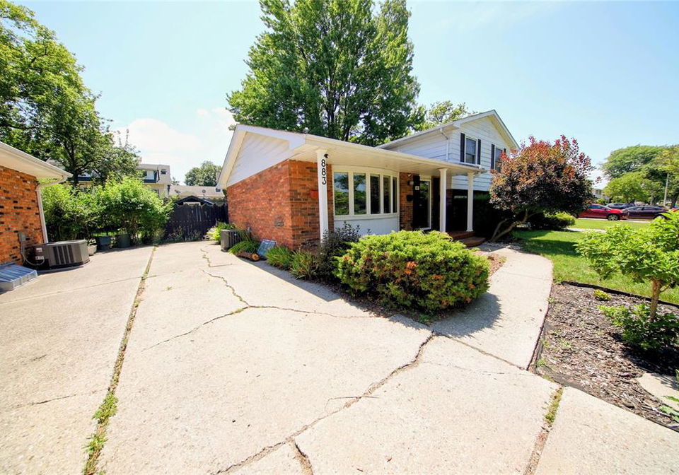 883-assiniboine-crescent-sarnia-ontario-26017992