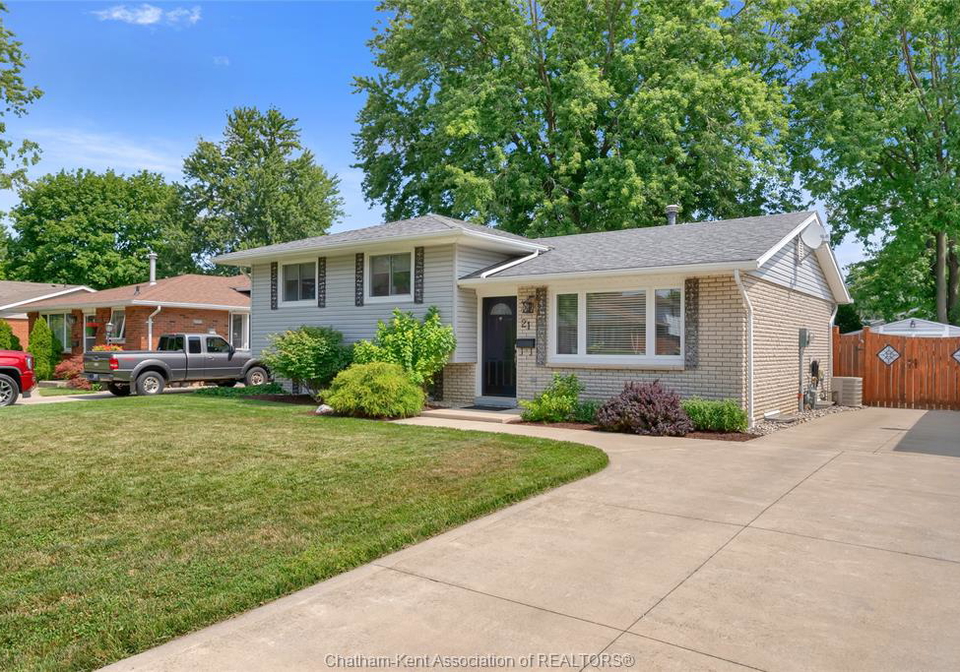 21-primrose-lane-chatham-ontario-26018004