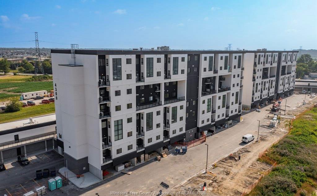 4300-laurier-parkway-lasalle-ontario-26018018