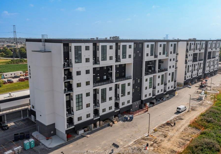 4300-laurier-parkway-lasalle-ontario-26018018