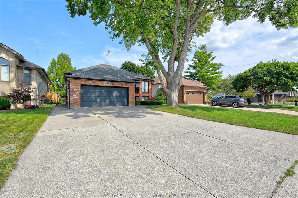 682-michael-drive-tecumseh-ontario-26018024