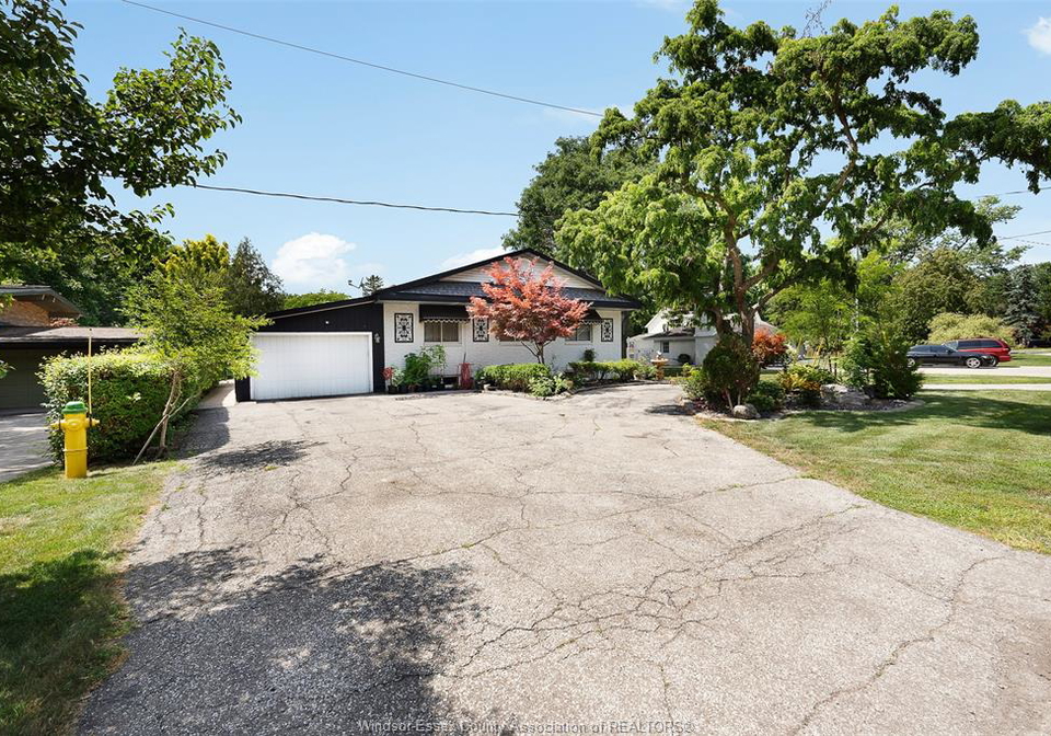 333-coronado-tecumseh-ontario-26018029