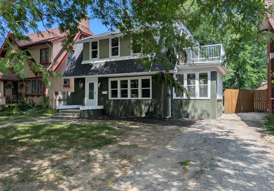 1484-victoria-avenue-windsor-ontario-26018038