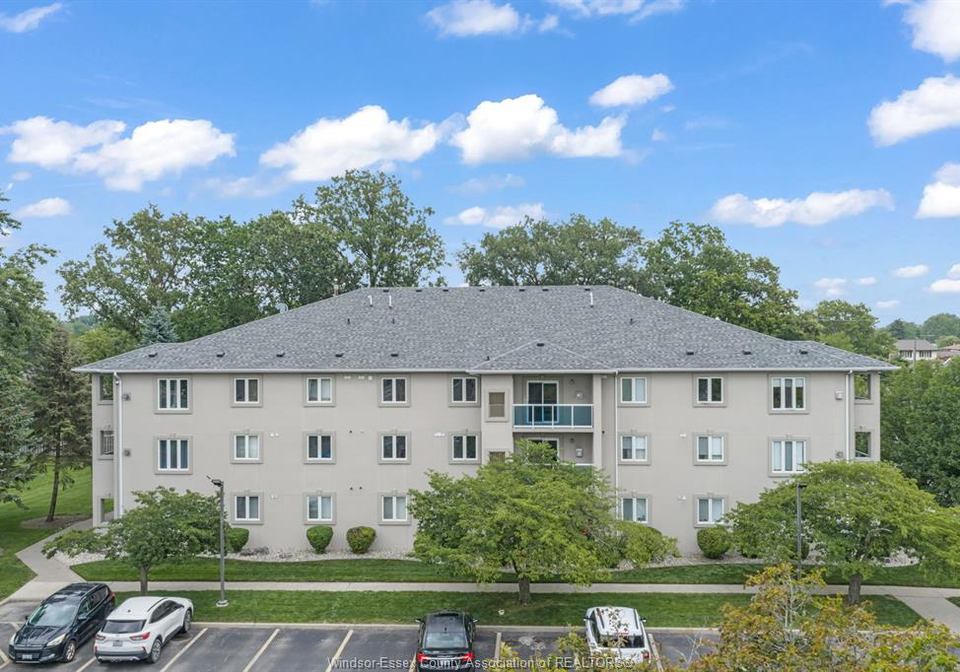 4850-grand-boulevard-windsor-ontario-26018059