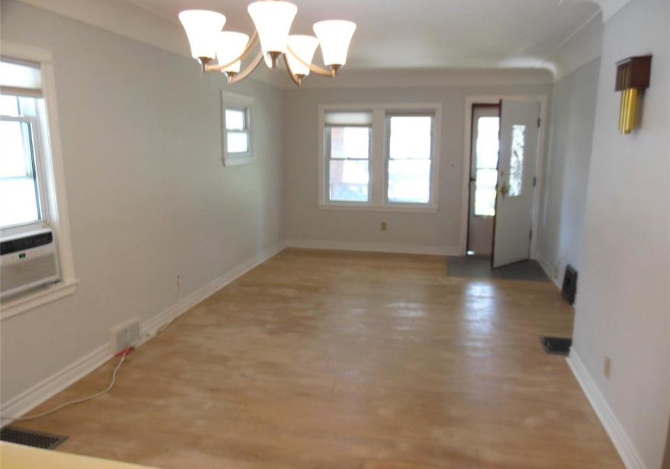 1548-windermere-windsor-ontario-26018077