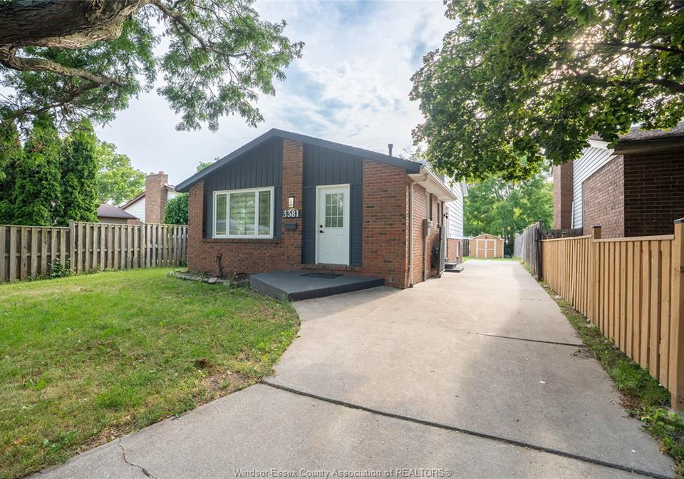 3381-pineview-crescent-windsor-ontario-26018079