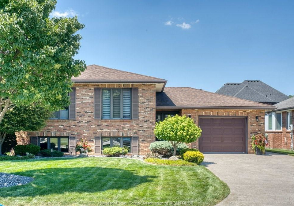 1030-dandurand-court-windsor-ontario-26018080