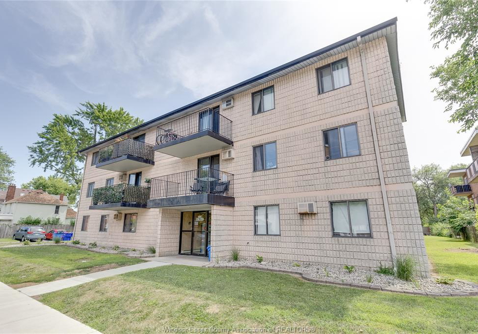 3355-sandwich-street-windsor-ontario-26018093