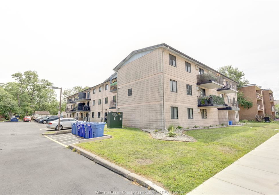 3355-sandwich-street-windsor-ontario-26018093
