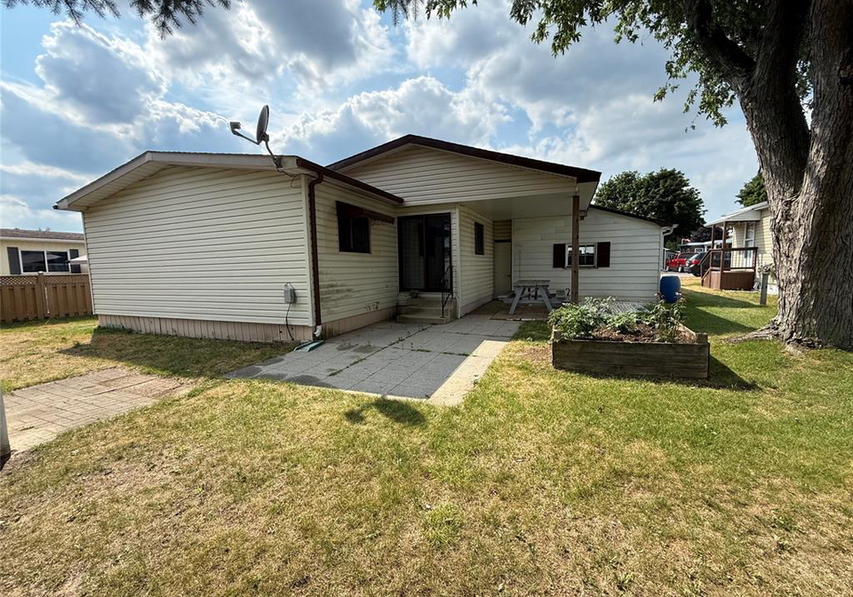 10-velma-street-strathroy-ontario-26018096