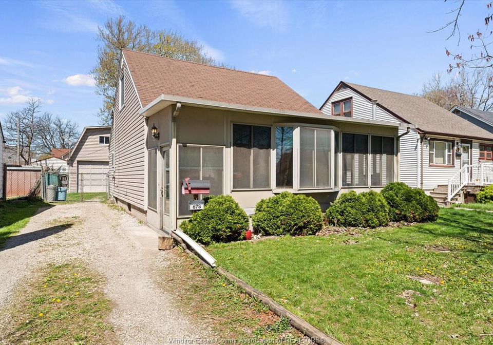 678-capitol-street-windsor-ontario-26018101