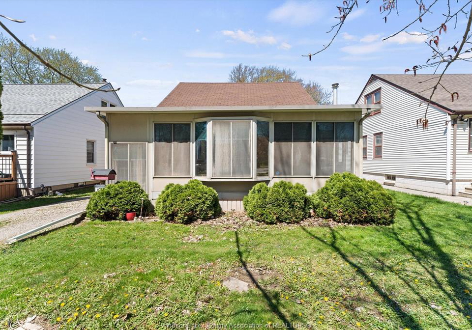 678-capitol-street-windsor-ontario-26018101