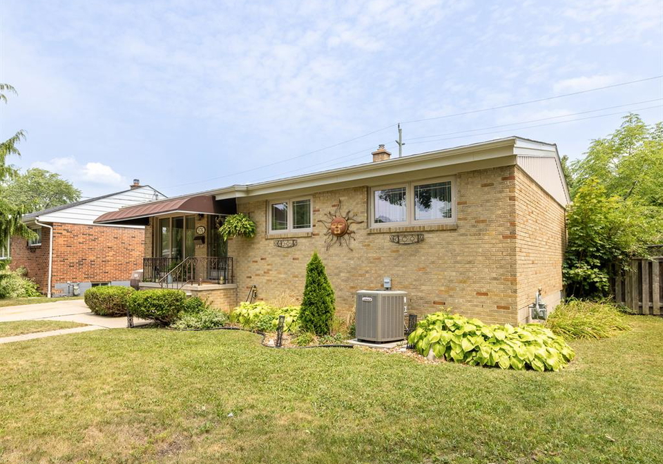 976-watson-windsor-ontario-26018120