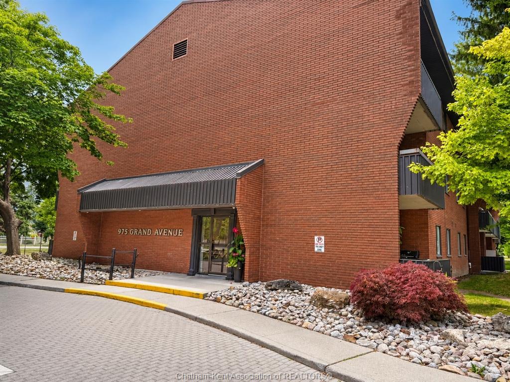 975-grand-avenue-west-chatham-ontario-26018122