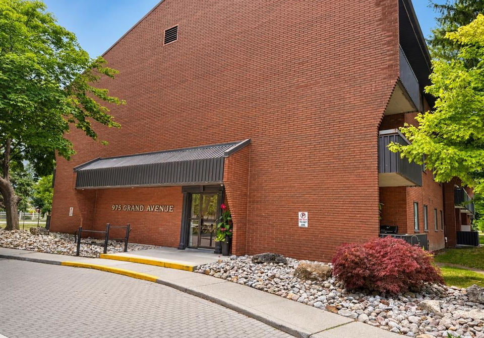 975-grand-avenue-west-chatham-ontario-26018122