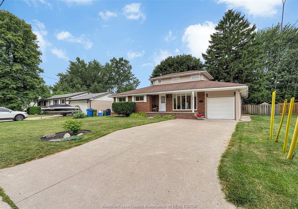 4069-roseland-drive-west-windsor-ontario-26018125