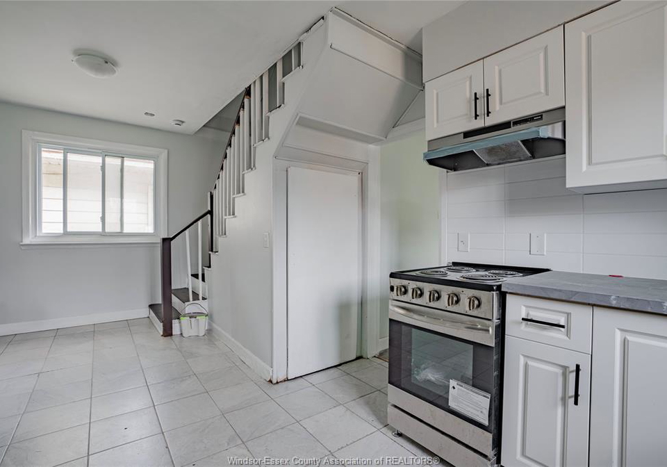 3668-king-street-windsor-ontario-26018126
