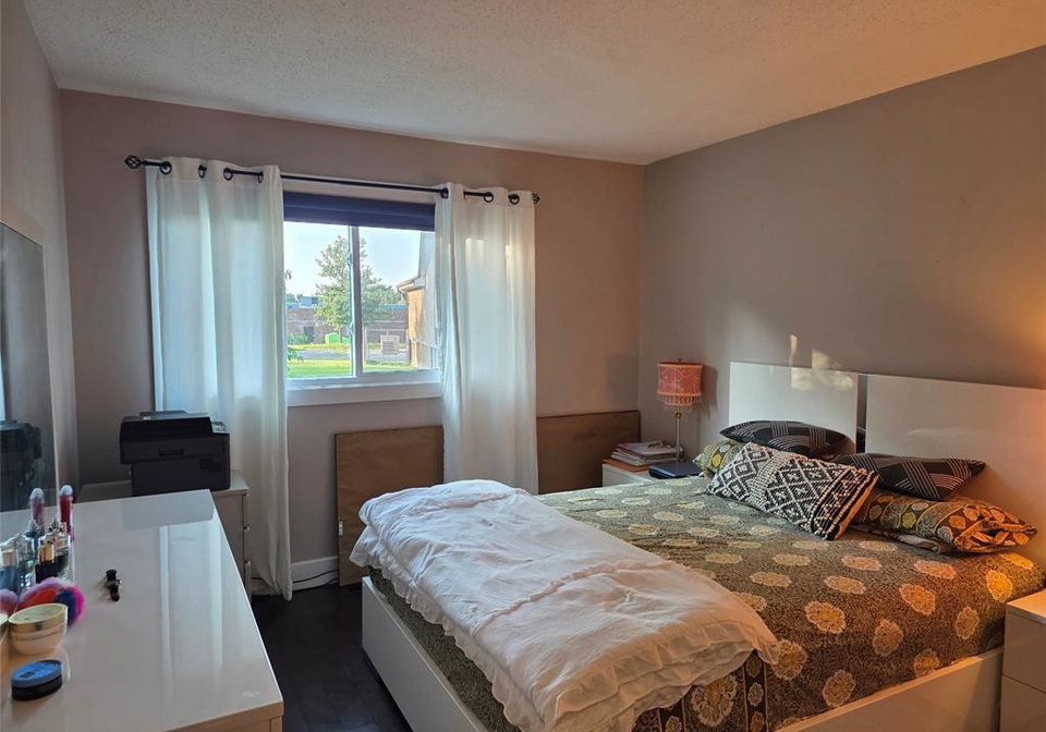9978-forest-glade-court-windsor-ontario-26018136
