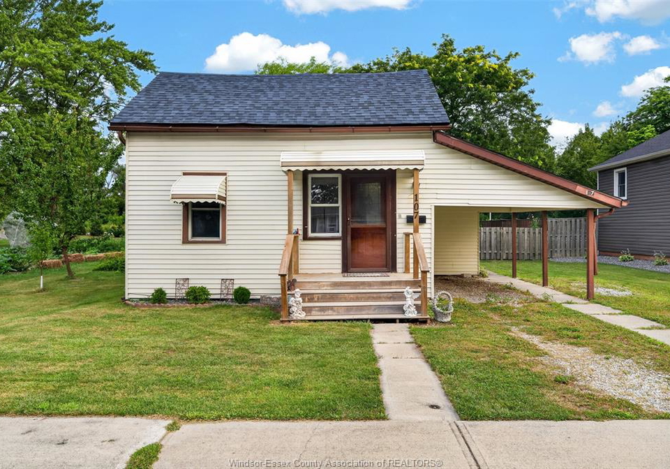 107-wilson-essex-ontario-26018152