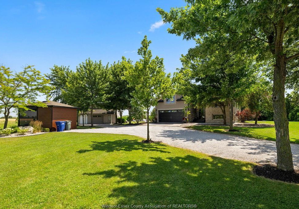 1099-walls-road-lakeshore-ontario-26018155